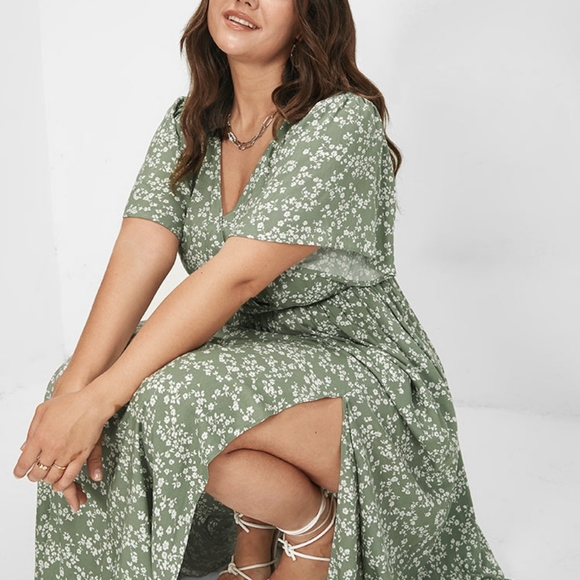 Green Dress - Flutter Sleeve Ditsy Floral Pockets Maxi Dress size 26 / 4X - Picture 5 of 10